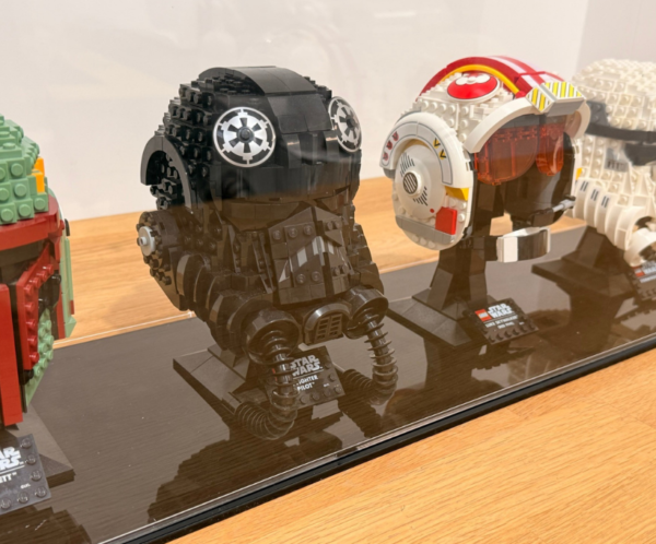 VitrineFactory - LEGO® - Visuel Page produit (7) Vitrine pour 3 casques LEGO®